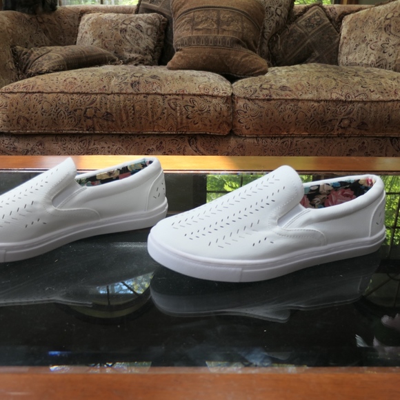 🚫SOLD🚫 NEW Vegan Leather Perforated Slip-On Shoes 7.5 - Picture 4 of 7